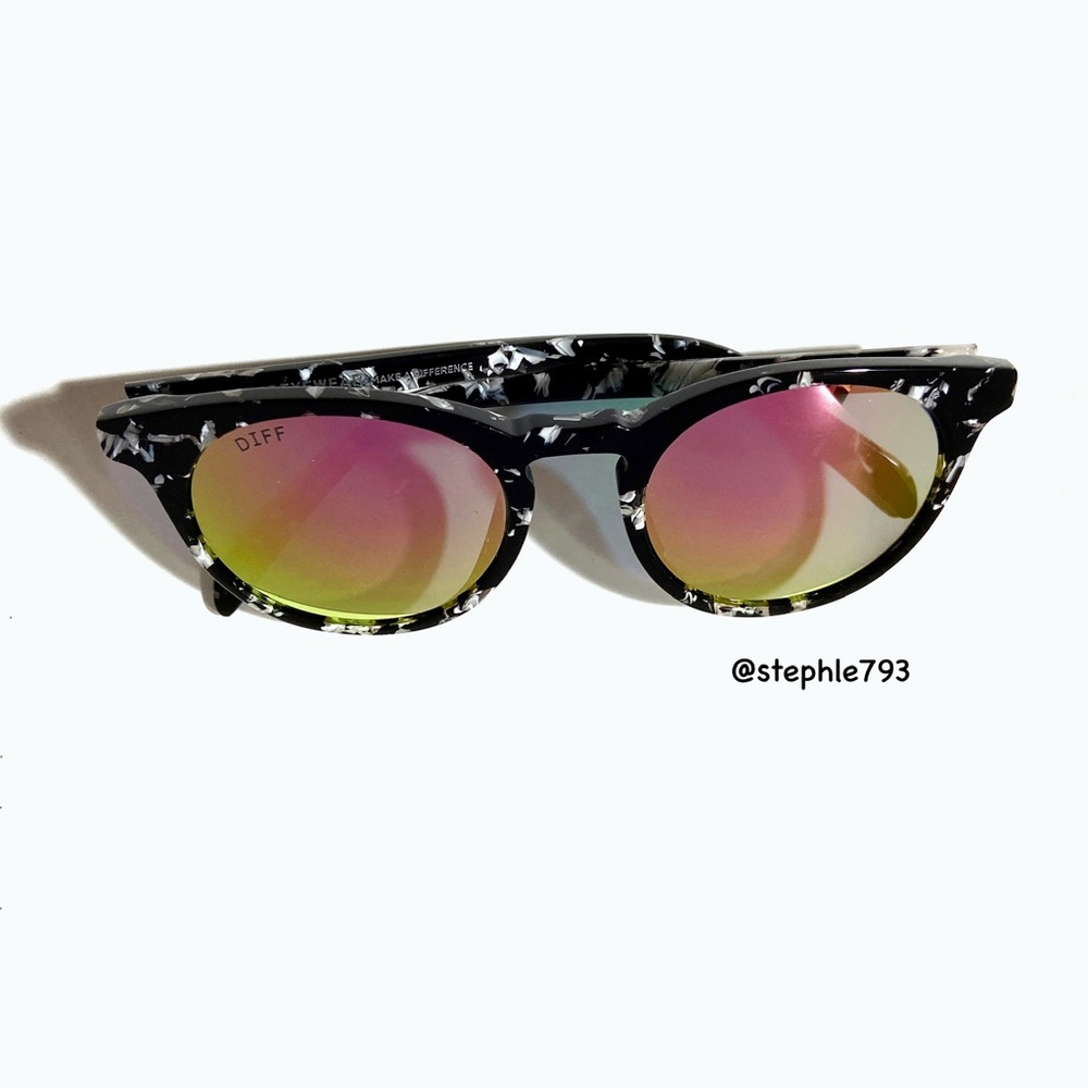 Diff Eyewear Charlie pink mirror lens sunglasses